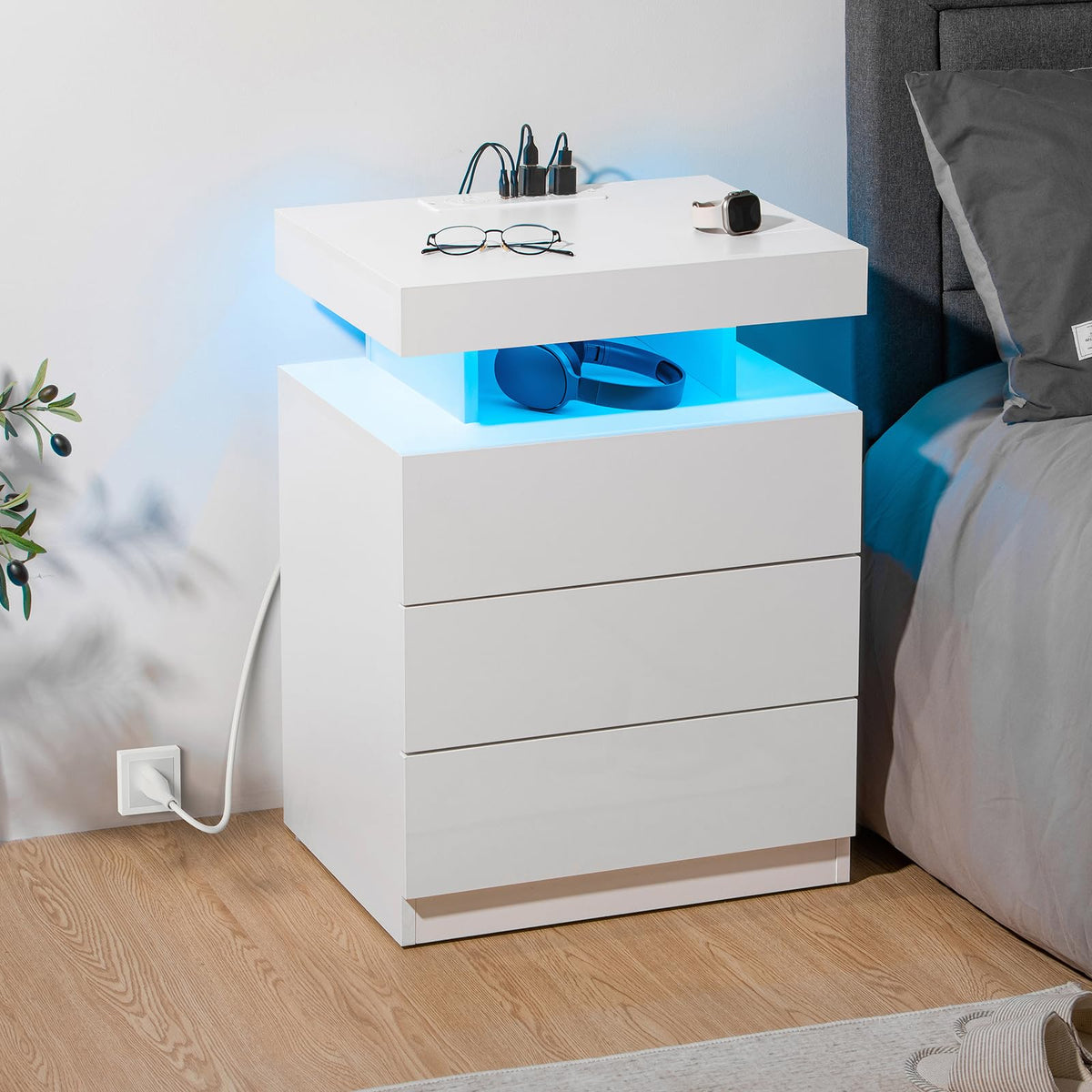 White 3 Drawer Nightstand with Wireless Charging Station G50165